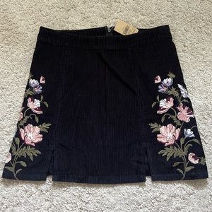 American Eagle black corduroy mini skirt floral embroidered size 6